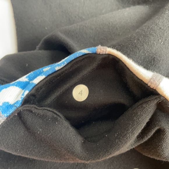 Reversable Lululemon Capris Size 4 - Picture 7 of 14